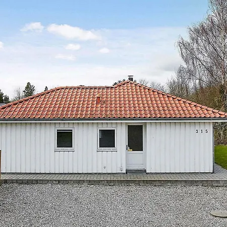 4 Star In Juelsminde Feriehus